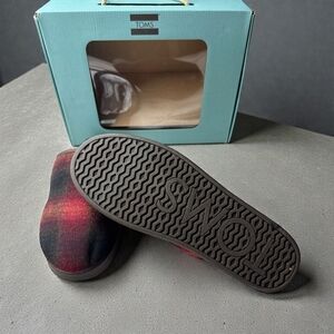 TOMS Men's Red and Black Slippers